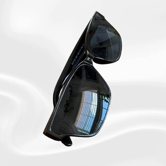 Black Rectangle Frame Sunglasses – Unisex - Picture 5 of 6